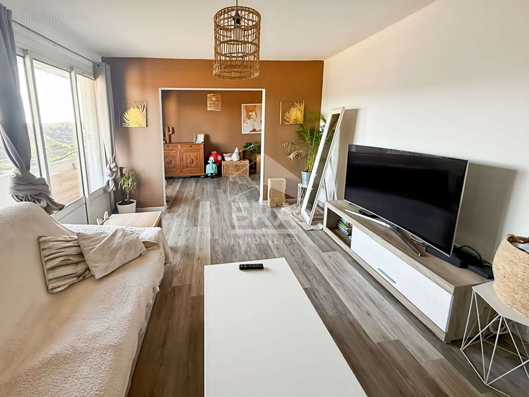 Appartement à SEPTEMES-LES-VALLONS