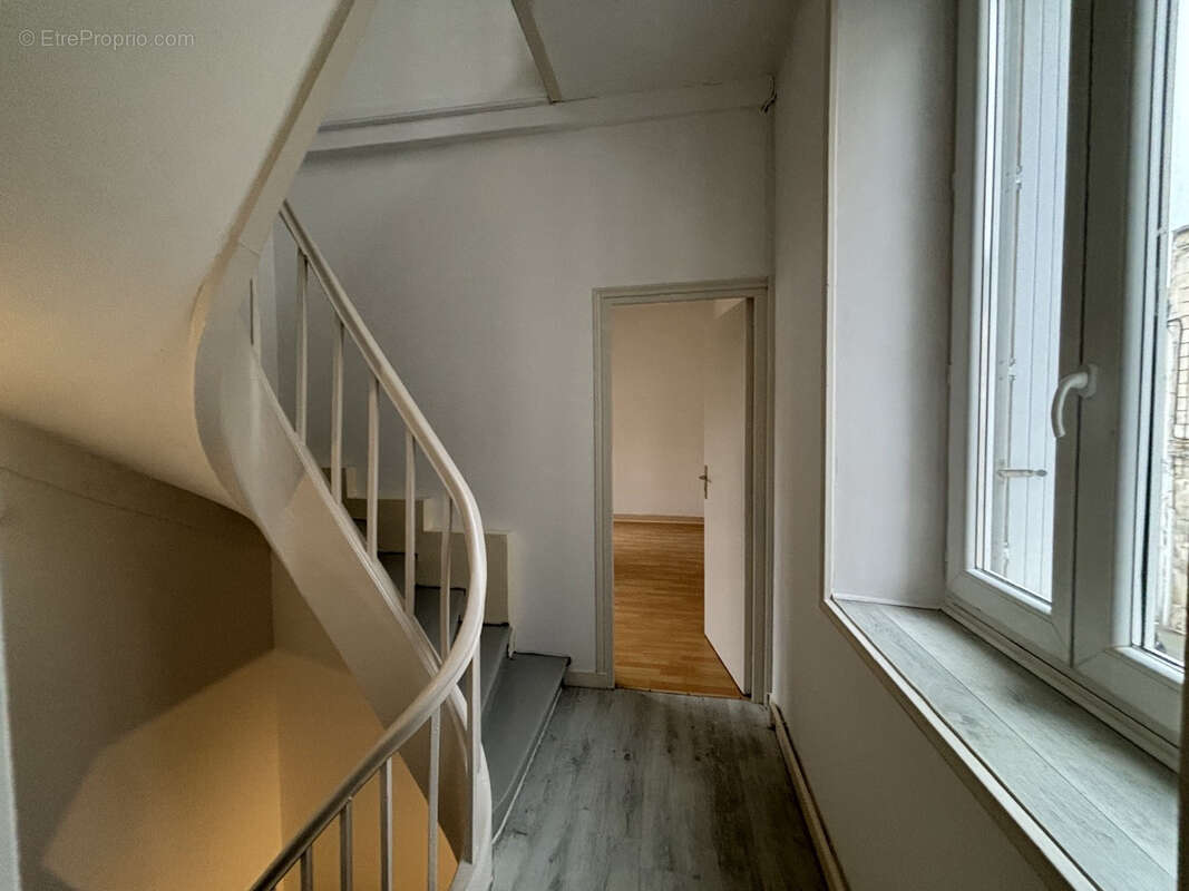Hyper centre immeuble mixte local commercial et triplex f4 - photo 4