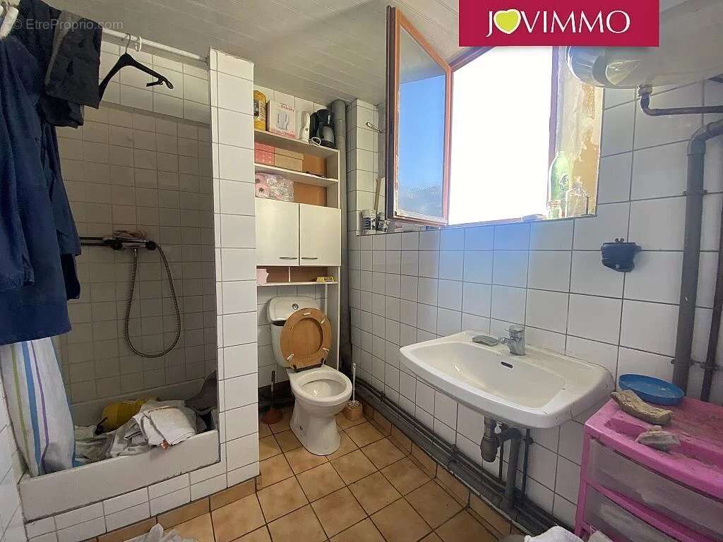 Commerce à NERIS-LES-BAINS