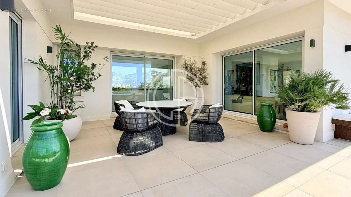 Penthouse - a pieds du centre de cannes - photo 3