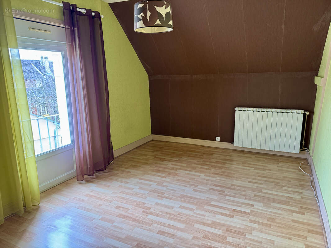 Maison à OBJAT
