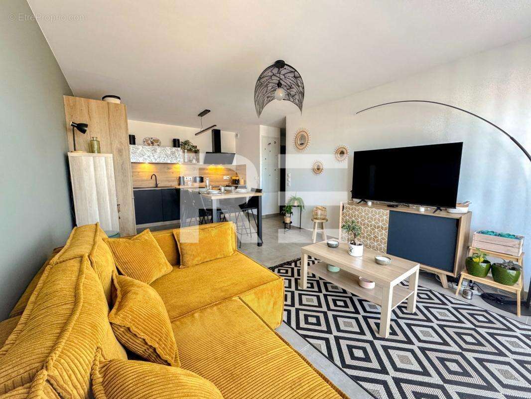 Appartement à GARONS