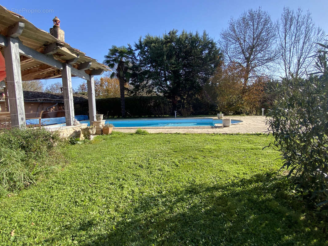 Maison à SAINTE-CECILE-DU-CAYROU