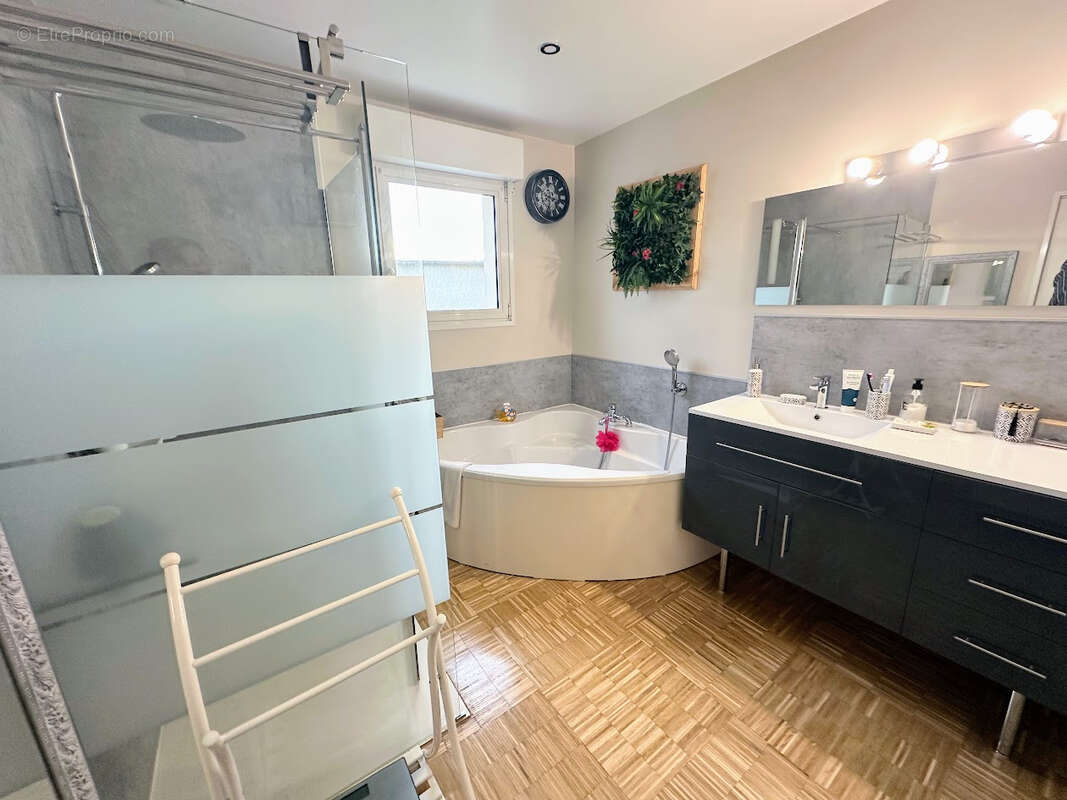 Maison à LA FEUILLIE