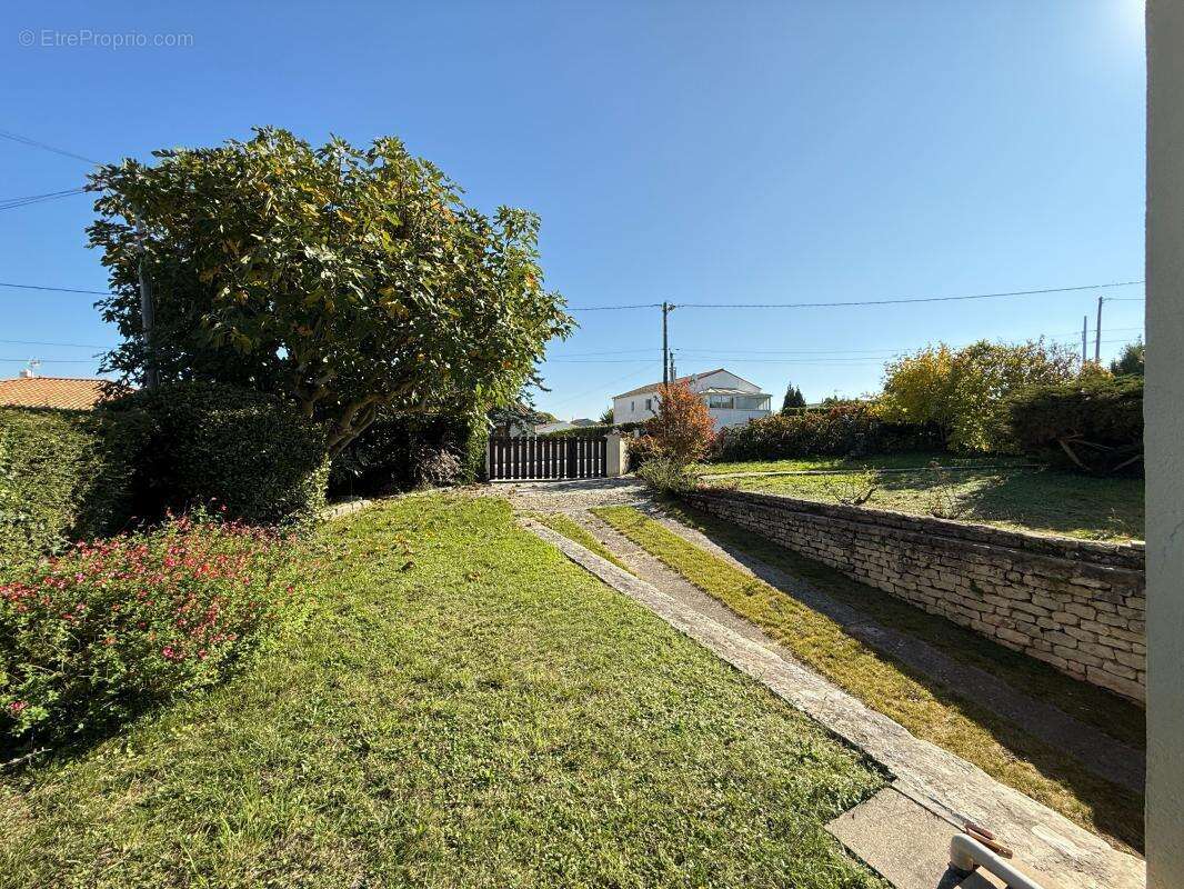 Maison à VAUX-SUR-MER