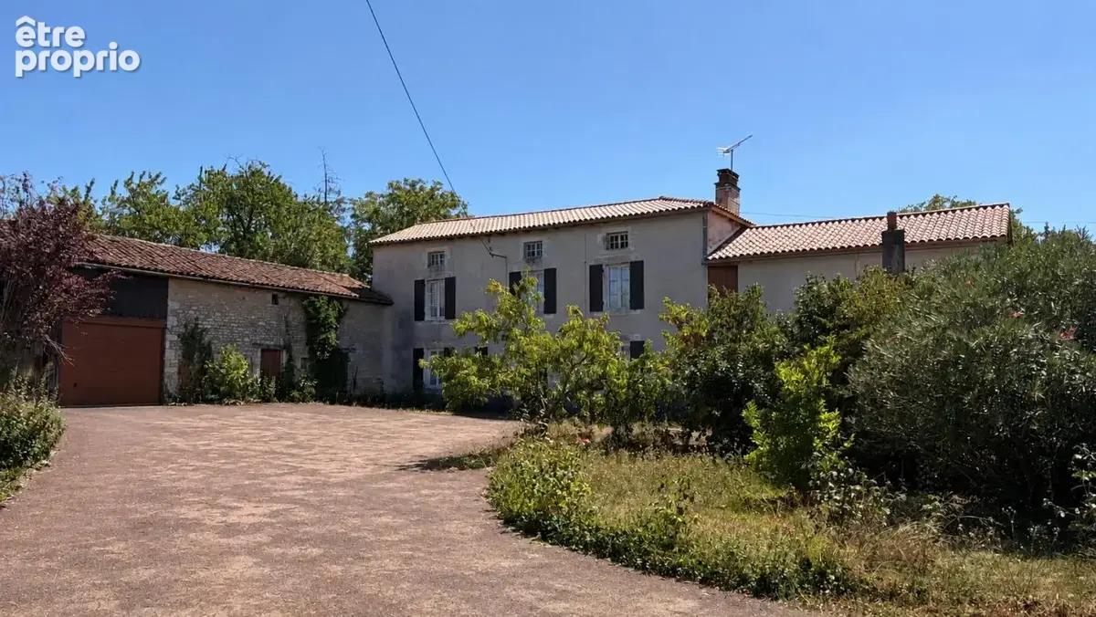 Maison à COURCOME