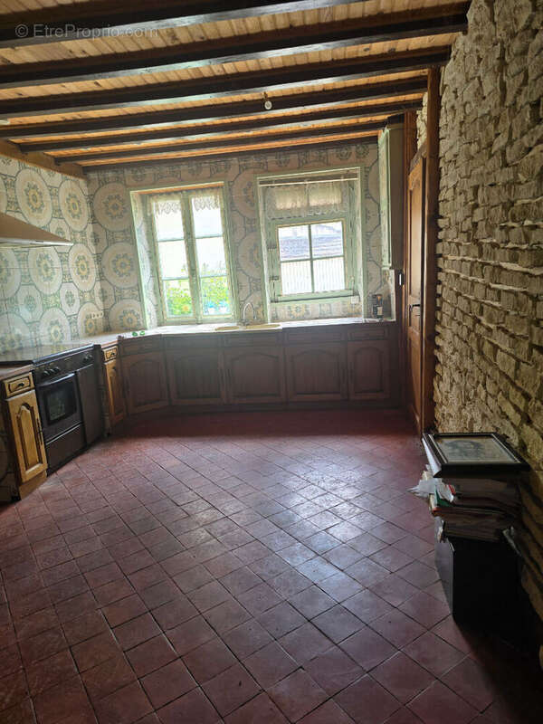 Maison à LUCY-SUR-CURE