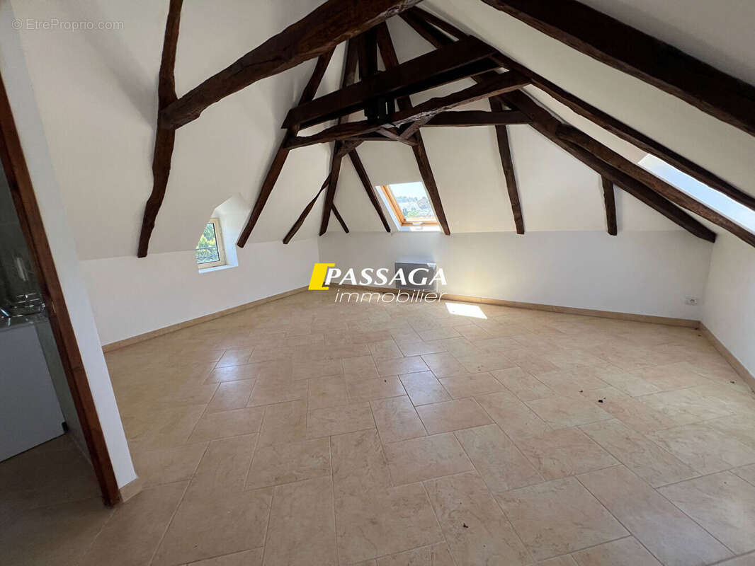 A VENDRE - Bel immeuble de rapport (4 appartements) avec terrain attenant - LAISSAC - photo 15