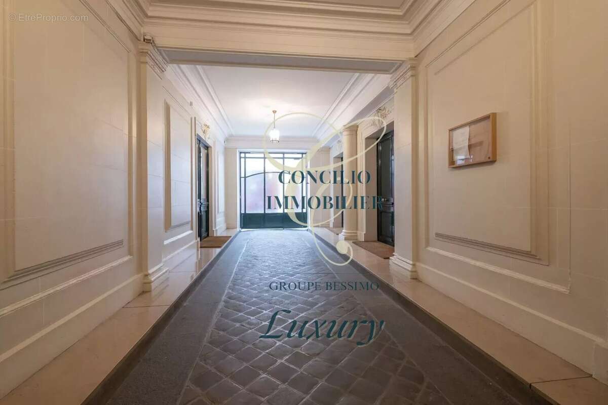 Appartement à PARIS-8E