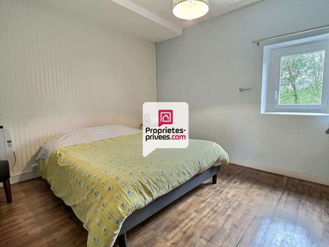 Maison de bourg T5/6 entièrement rénovée avec 4 ch. et jardin près de sa rivière sur ST-PIERRE-DE-COLE (24800) - photo 11