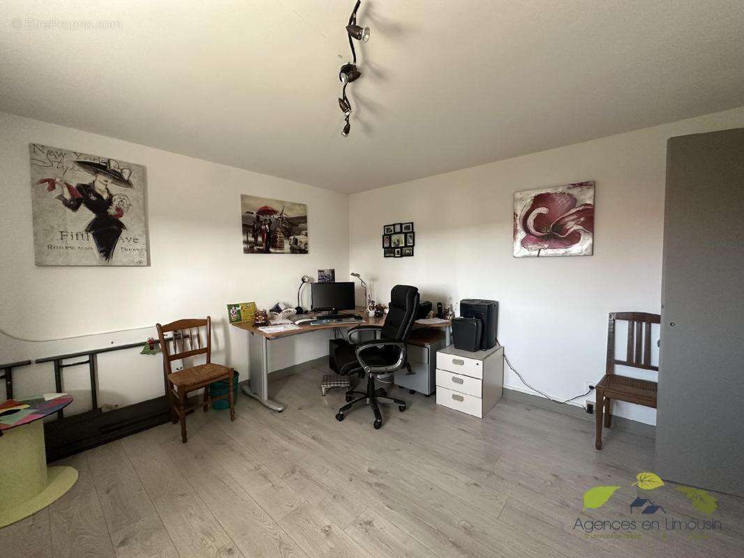 Maison à SAINT-LEONARD-DE-NOBLAT