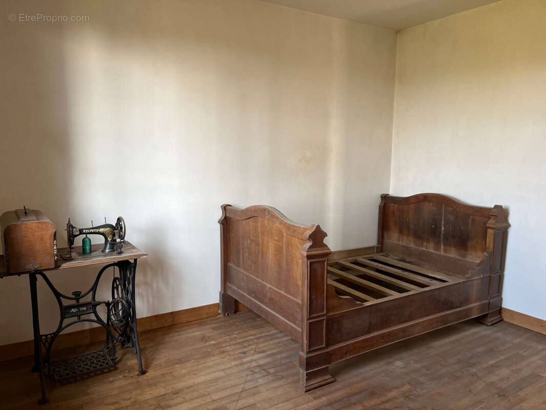 Maison à SAINT-PRIEST-LES-FOUGERES