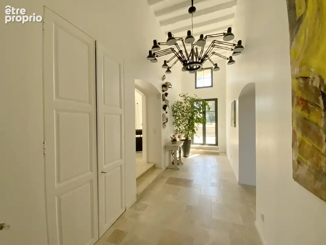 Propriété d'exception à 350 m du centre d' Uzès à pieds. - photo 4