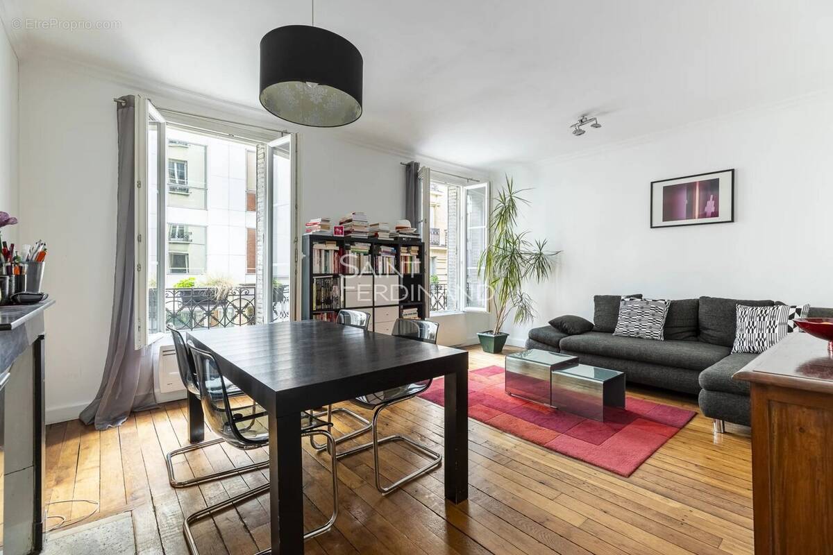 Appartement à PARIS-17E