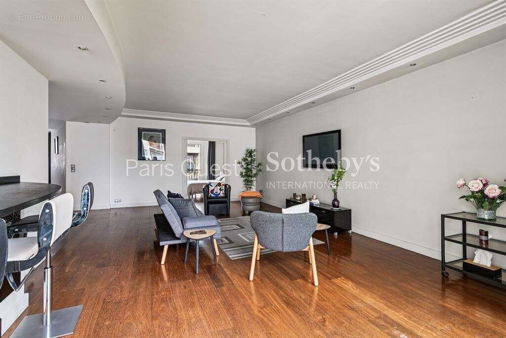 Appartement à NEUILLY-SUR-SEINE
