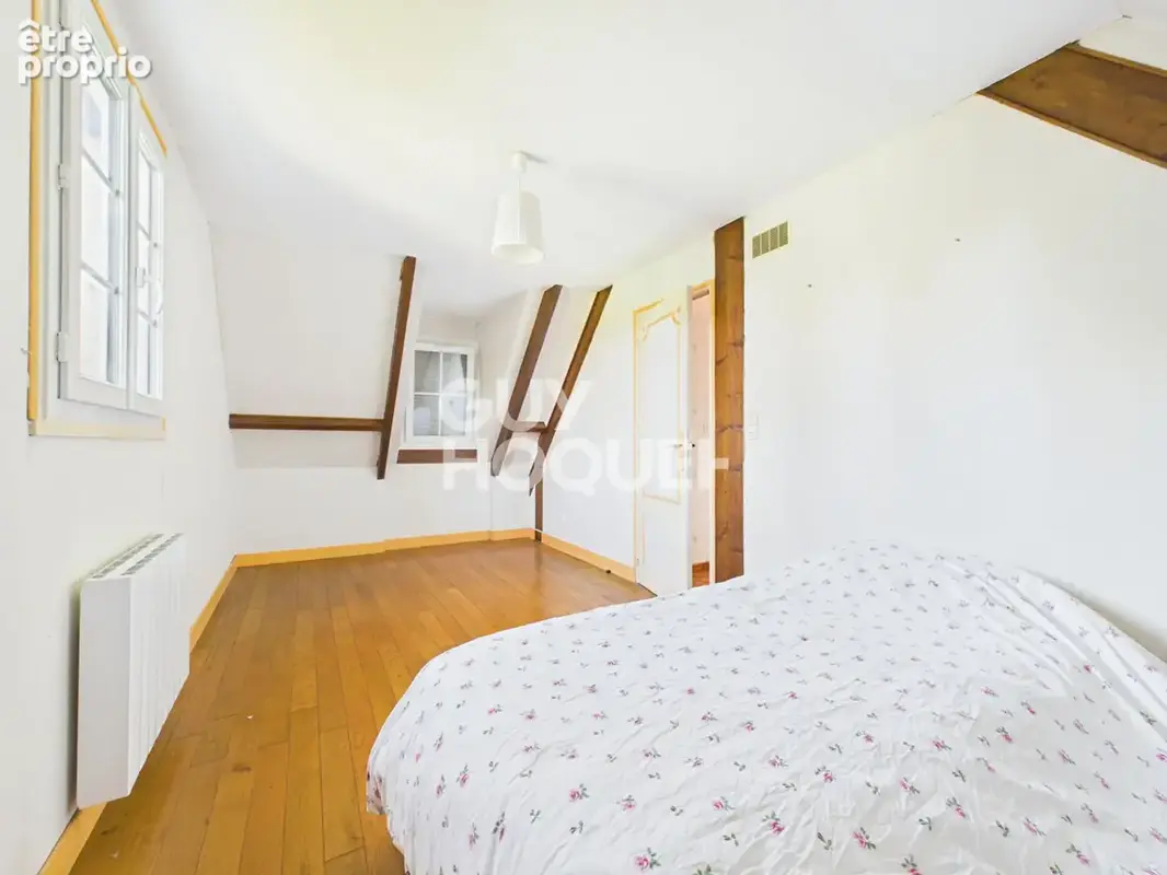 LA SAUSSAYE - Maison de 112 m², 3 chambres + bureau, terrain de 758 m² avec cheminée et poutres apparentes - photo 9
