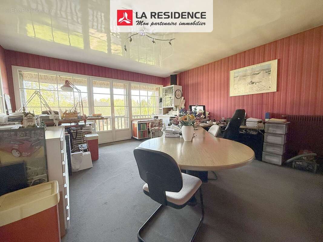 Maison à LE MESNIL-SAINT-DENIS