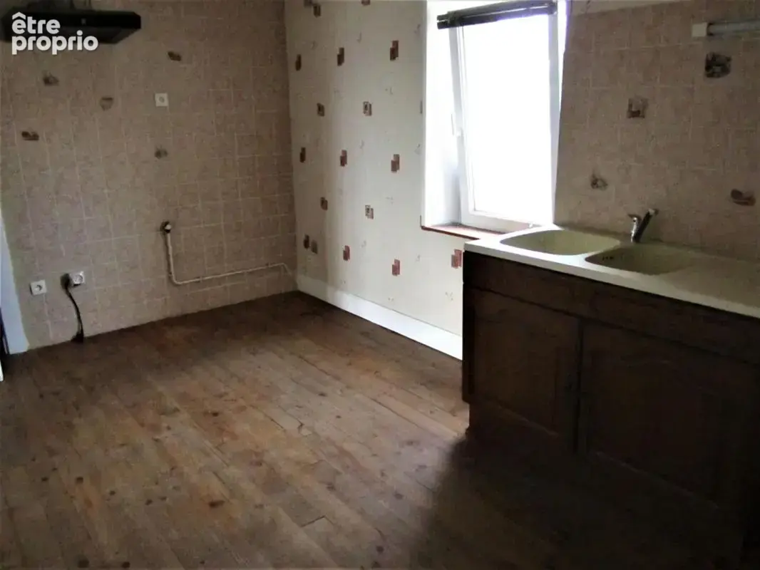 Immeuble de 430 m2 habitables composé de 4 appartements à Vesoul 70000  au prix de 197 900 Euros - photo 13
