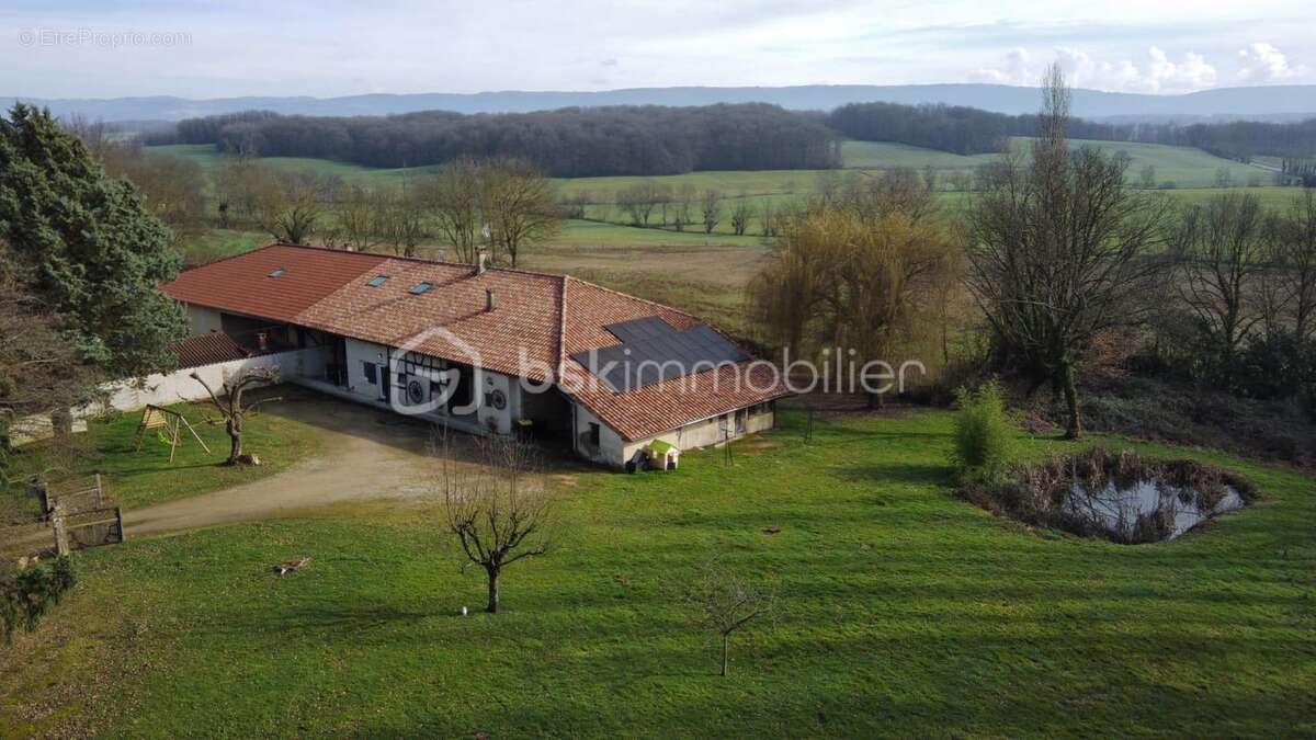 Maison à MONTREVEL-EN-BRESSE