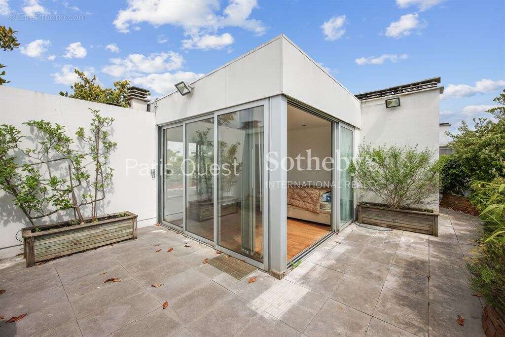 Appartement à NEUILLY-SUR-SEINE