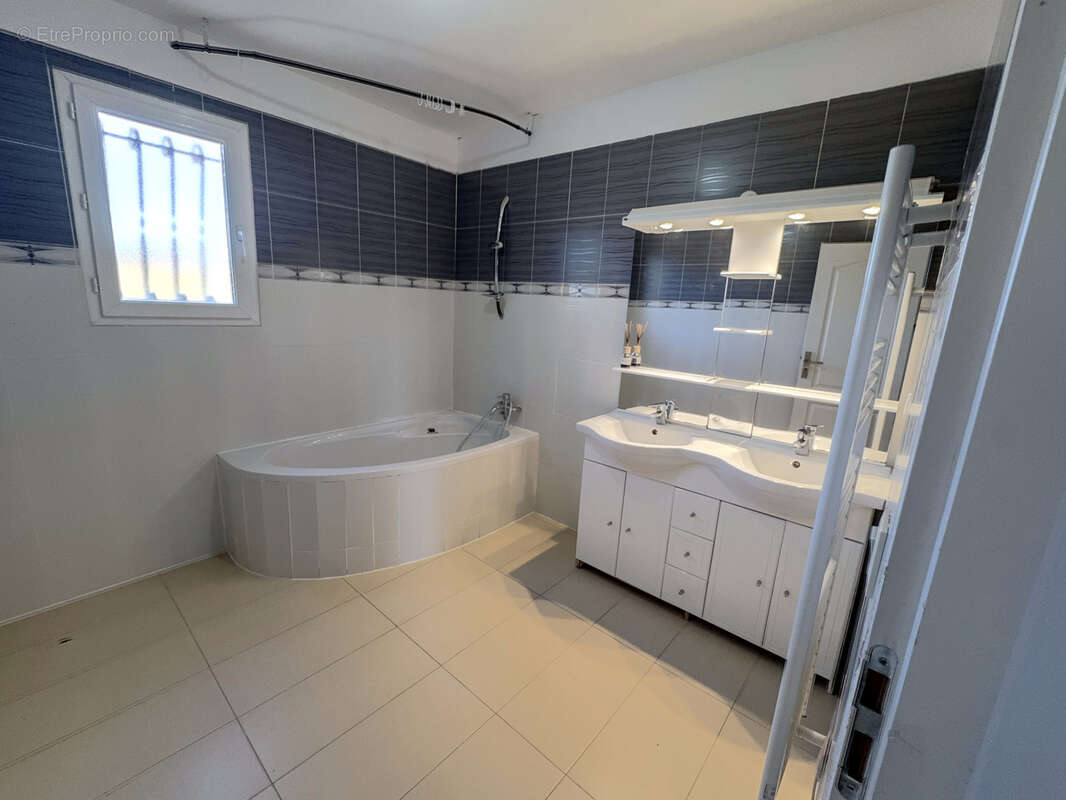 Maison à SAINT-BAUZILLE-DE-PUTOIS