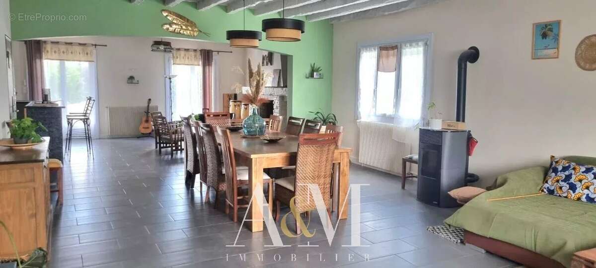 Maison à SAINT-YRIEIX-SUR-CHARENTE