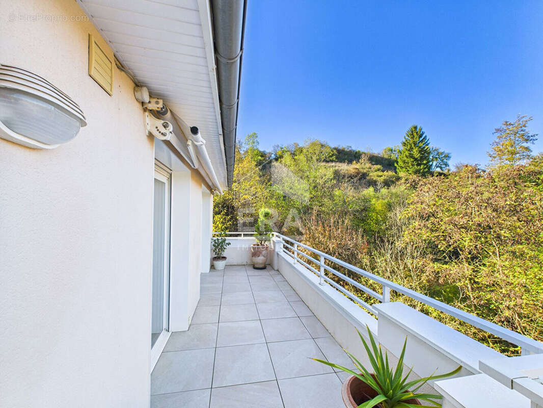 Appartement à ONET-LE-CHATEAU