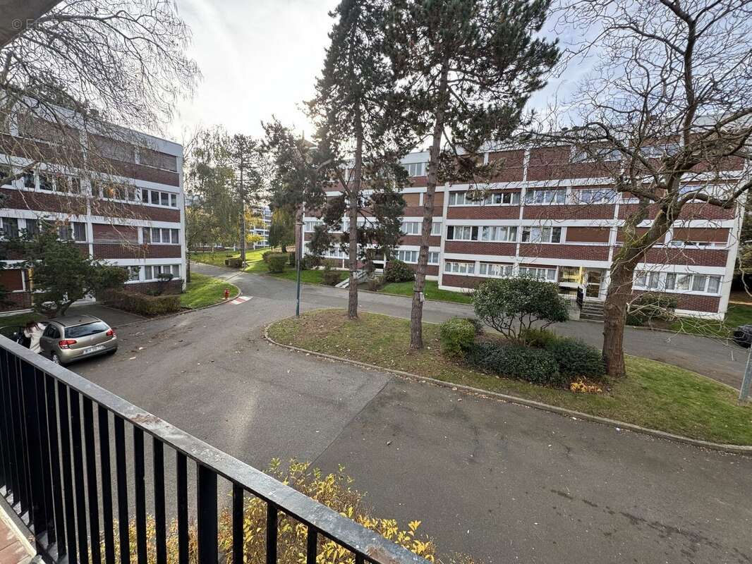 Appartement à LES CLAYES-SOUS-BOIS