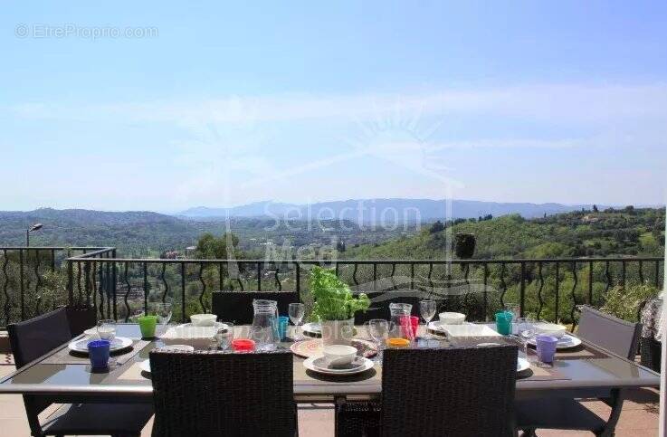 Maison à CHATEAUNEUF-GRASSE