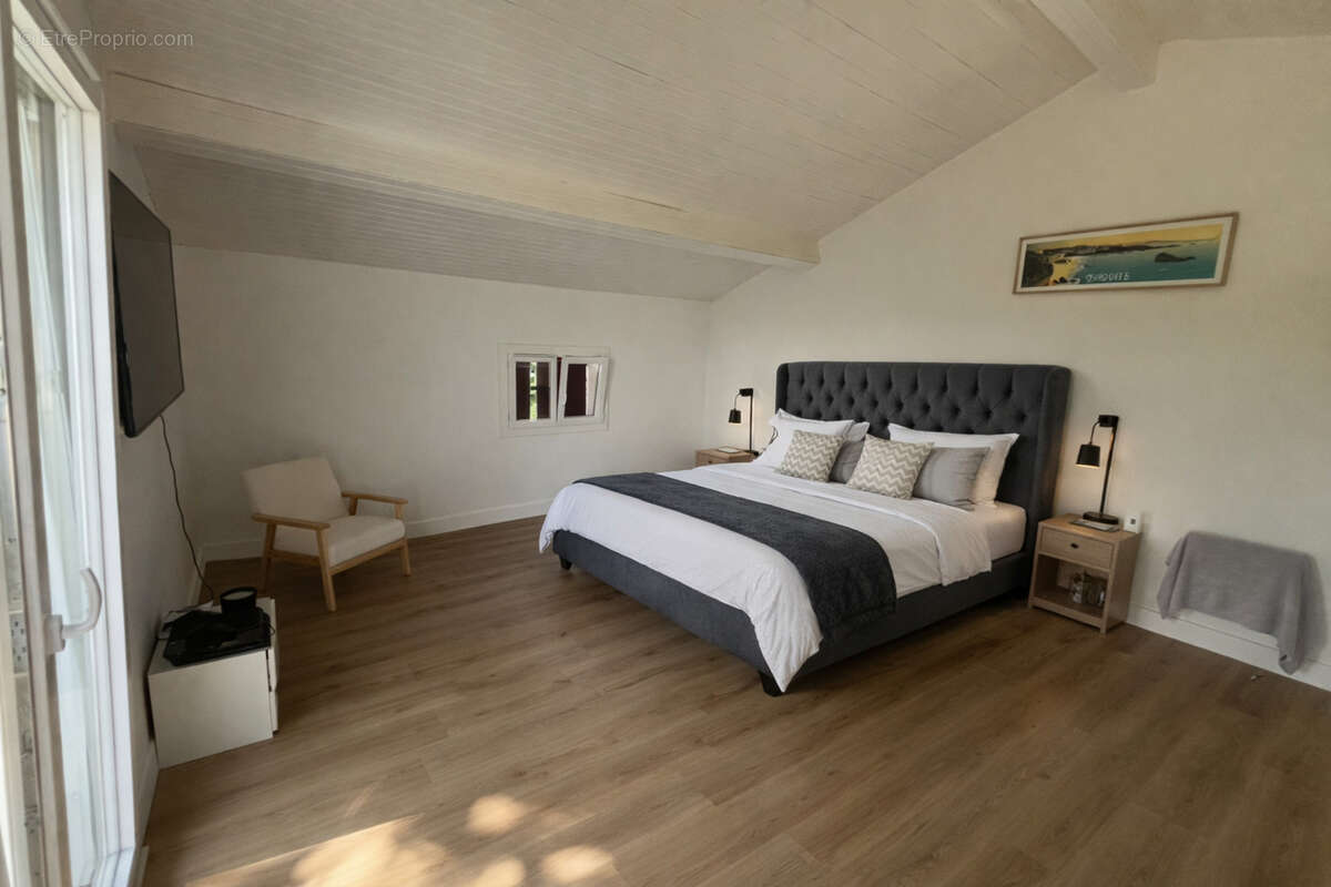 À vendre : Maison individuelle de 180 m² à Mouguerre, à proximité de Bayonne - photo 5