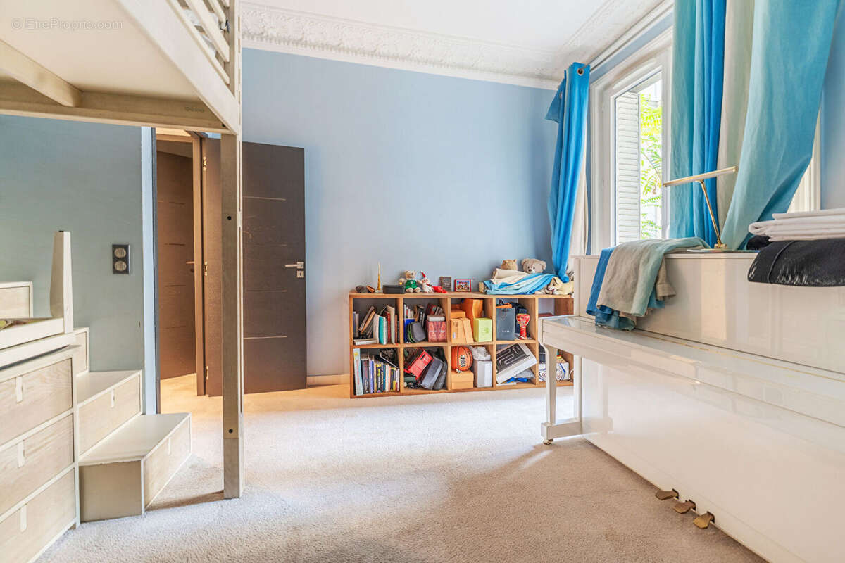 Appartement à NEUILLY-SUR-SEINE