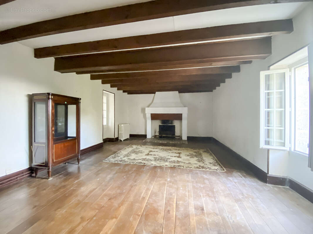 Maison à SAINT-YRIEIX-SUR-CHARENTE