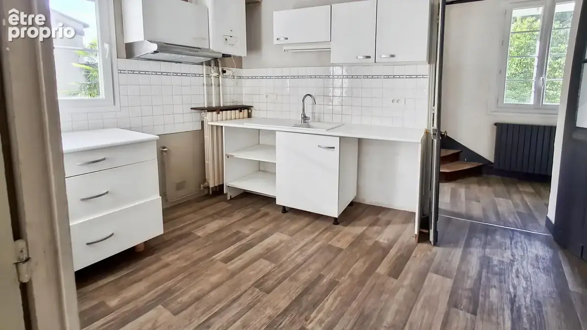 PÉRIGUEUX – Maison avec jardin, garages et accès direct à la voie verte - photo 7