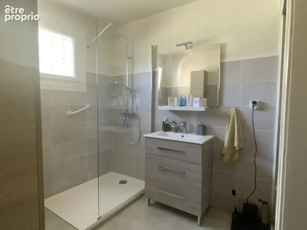Villa de plain pied dans village recherché. - photo 11