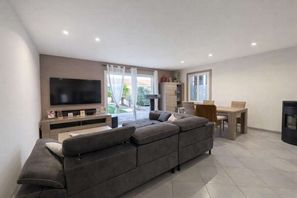 Maison 86 m² à Fouquebrune  - photo 2