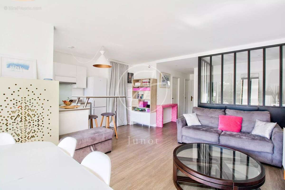 Appartement à LE MESNIL-LE-ROI