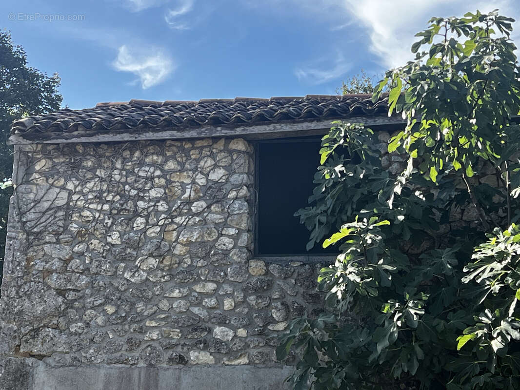 Parking à MIRAMBEAU