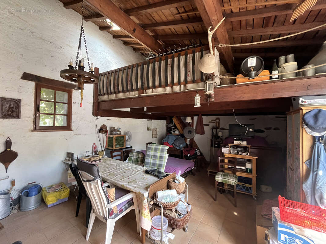 A vendre a pont saint martin - maison de 40 m2 avec dependances - photo 2