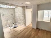 Commerce à PARIS-9E