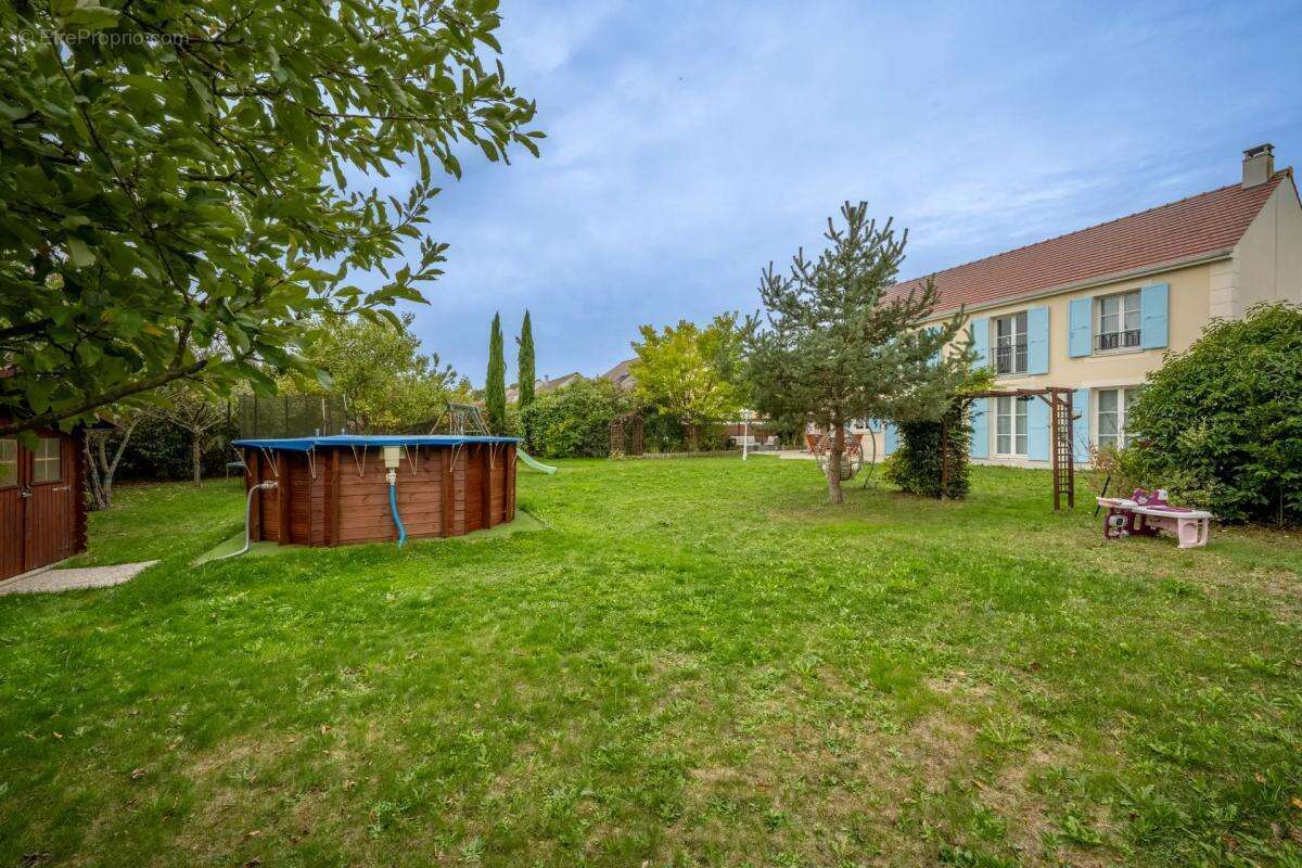 Maison à LES ESSARTS-LE-ROI