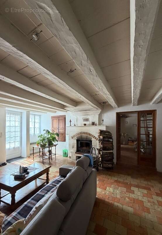 Vouzan. Maison 159 m² avec garages et dépendances - photo 5