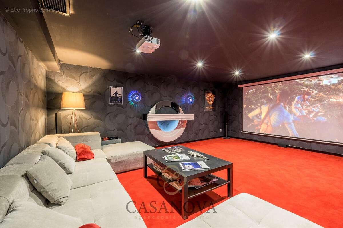 Maison à SAINT-CLEMENT-DE-RIVIERE