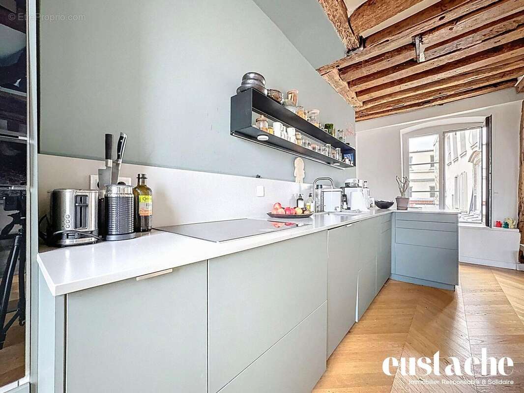 Appartement à PARIS-1E