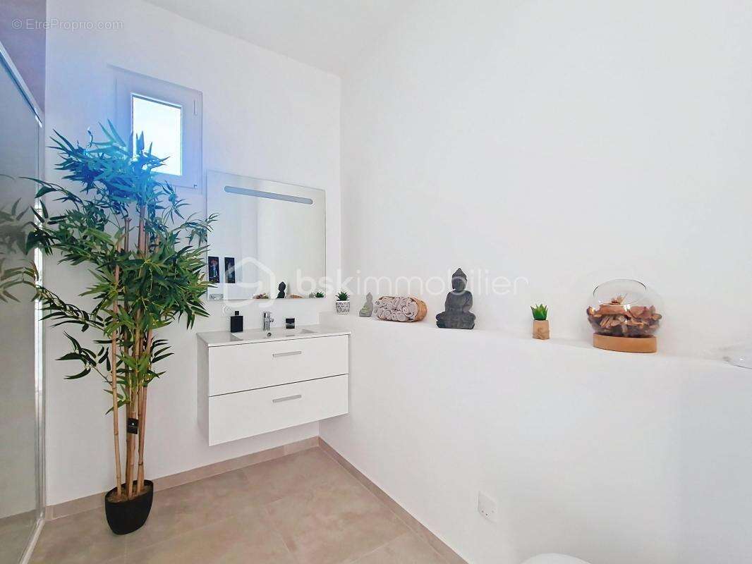 Appartement à LA FARE-LES-OLIVIERS