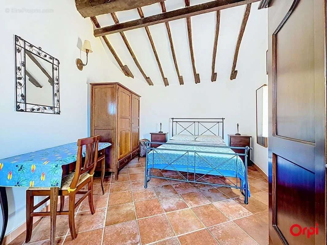 Menton, centre historique: un ensemble de deux appartements à proximité des plages - photo 2