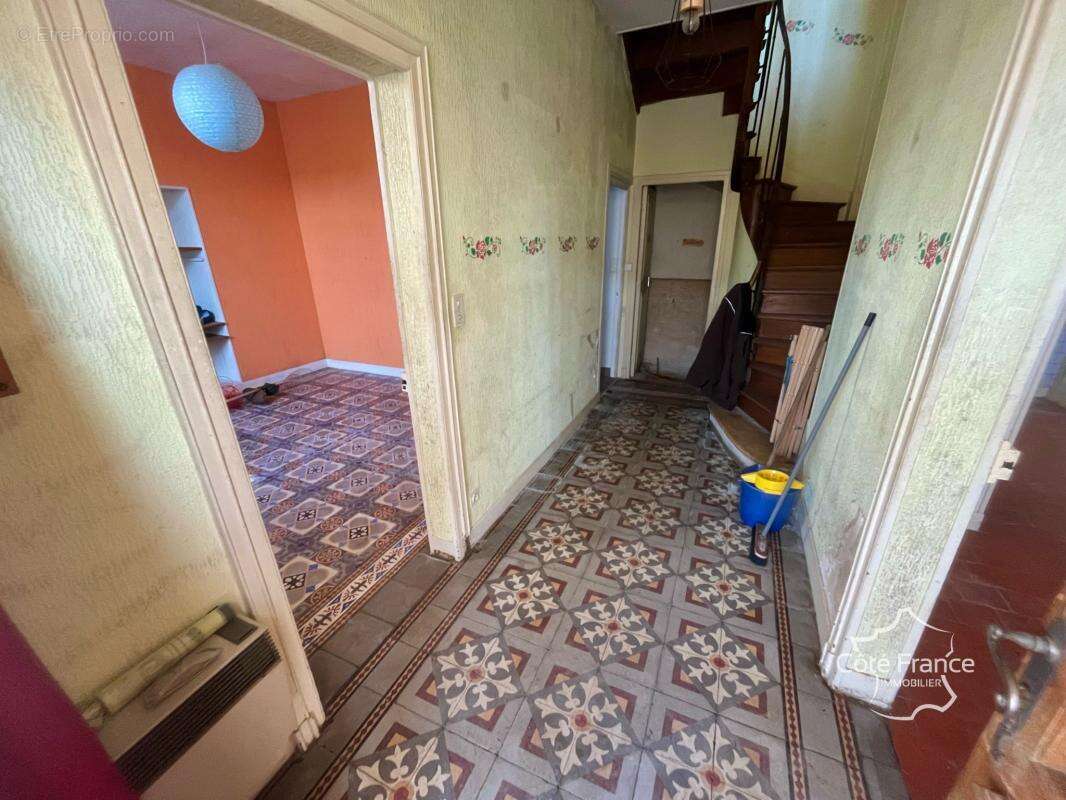Maison bourgeoise avec vue dégagée   Calme, terrain et dépen - photo 10