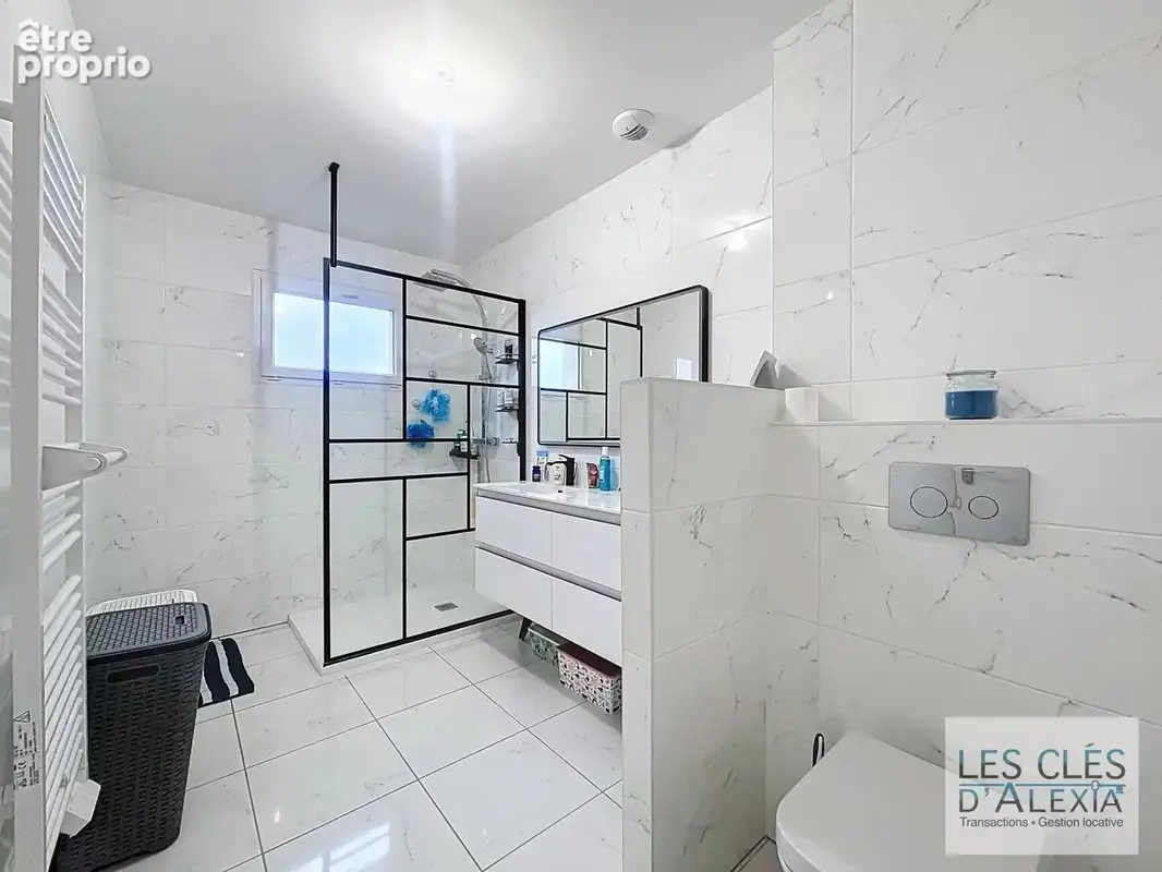 Maison récente à Échalas – 96,15 m², 3 chambres, jardin et terrasse exposée sud - photo 12