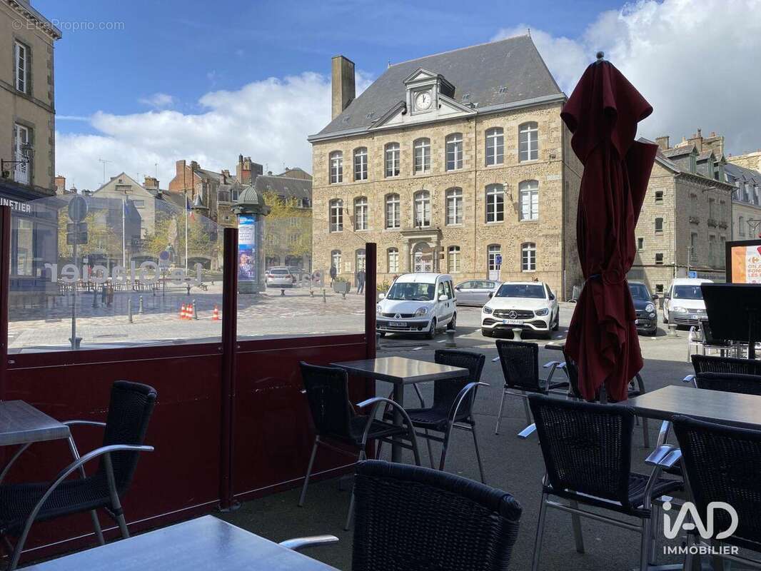 Photo 5 - Commerce à FOUGERES