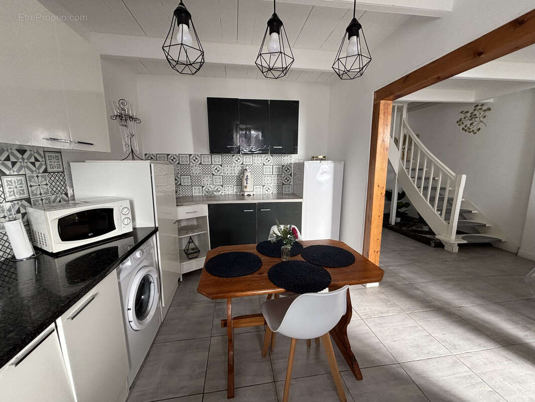 Maison à CROIX-CHAPEAU