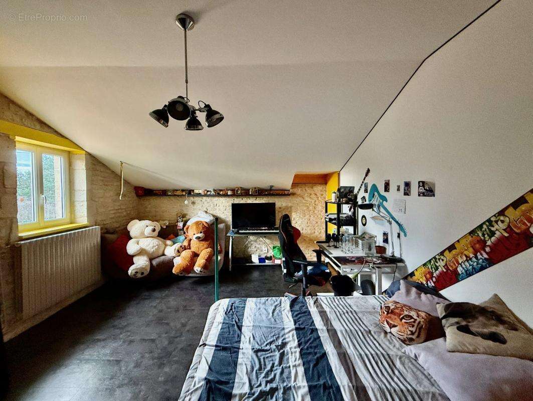 Maison à SAINT-COUTANT